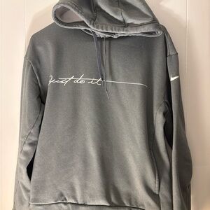Nike women’s therma hoodie